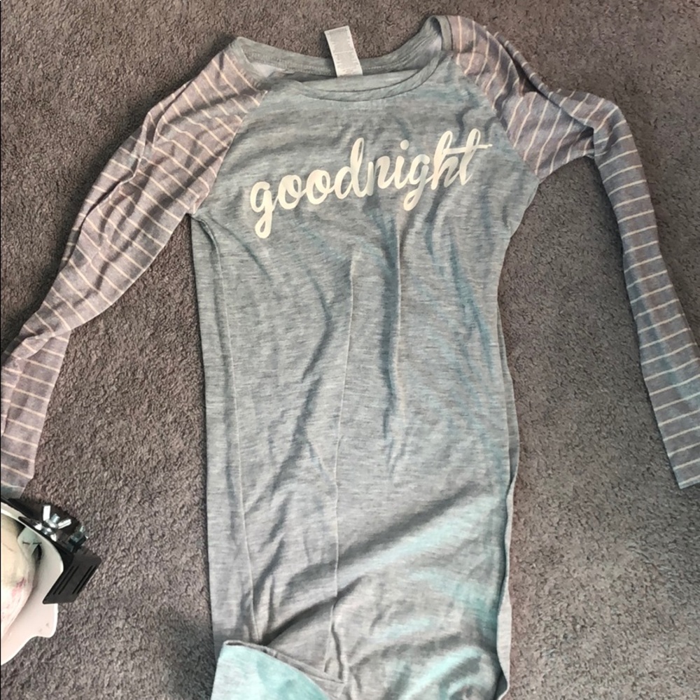 A nightgown shirt